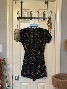 Floral Tie-Waist Short Sleeve Romper